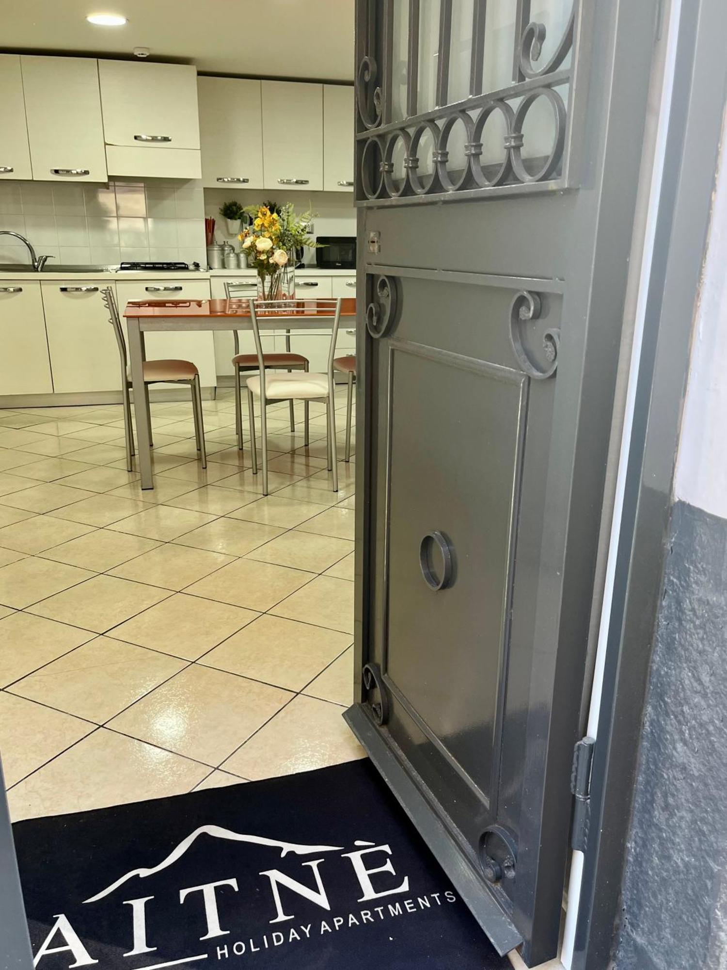 Aitne - Holiday Apartments Катания Екстериор снимка